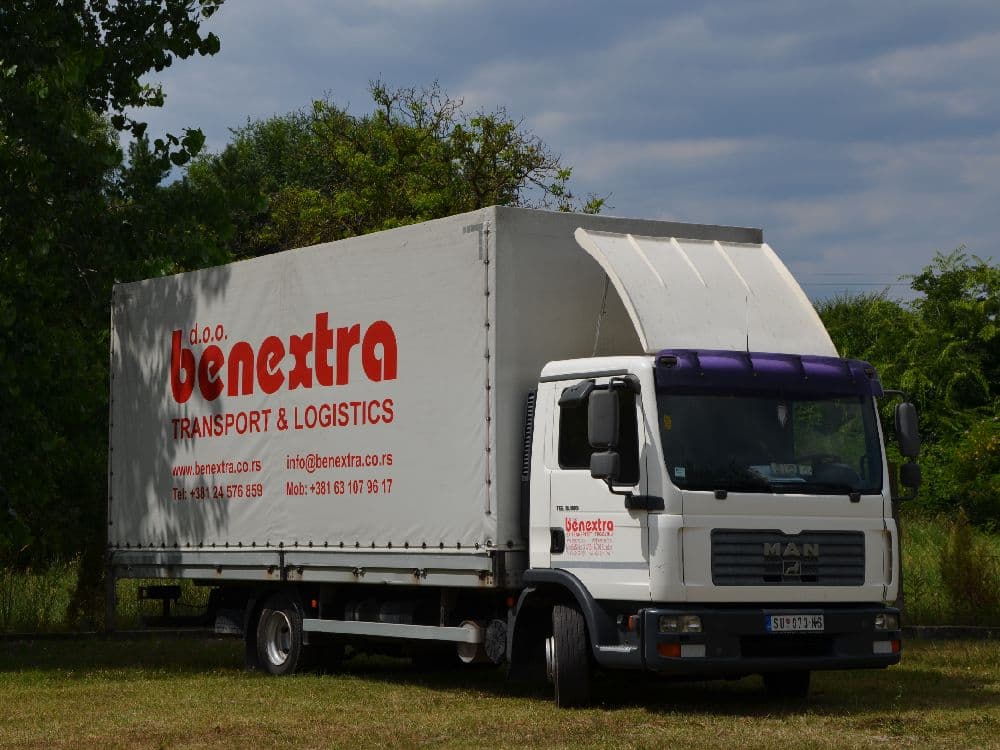 Benextra flota — parkirana vozila